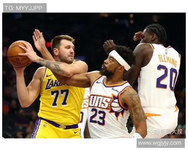 勇士与湖人季前赛对决精彩回顾球星表现引发球迷热议 勇士与湖人季前赛对决精彩回顾球星表现引发球迷热议